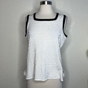 EXCLUSIVELY MISOOK EMBOSSED ROSES WHITE WITH BLACK TRIM SLEEVELESS TOP M